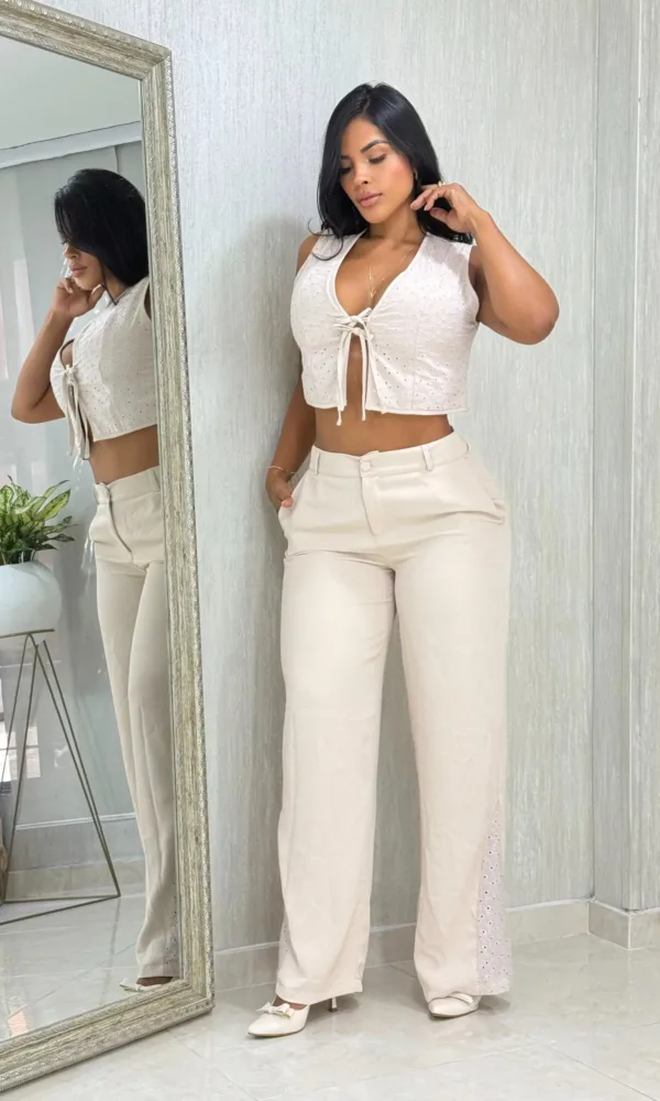 Conjunto de pantalón y chaleco con lazos en hoja rota