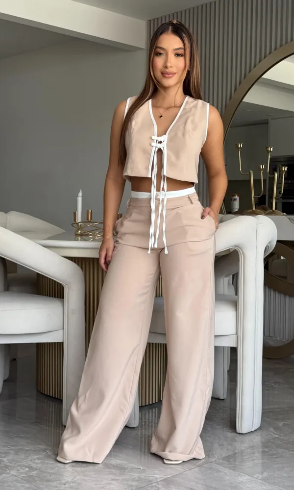 Conjunto de pantalón y chaleco con lazos