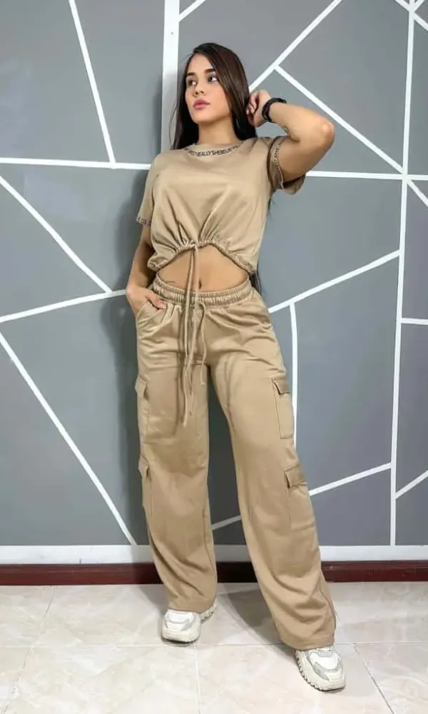 Conjunto pantalon cargo y blusa