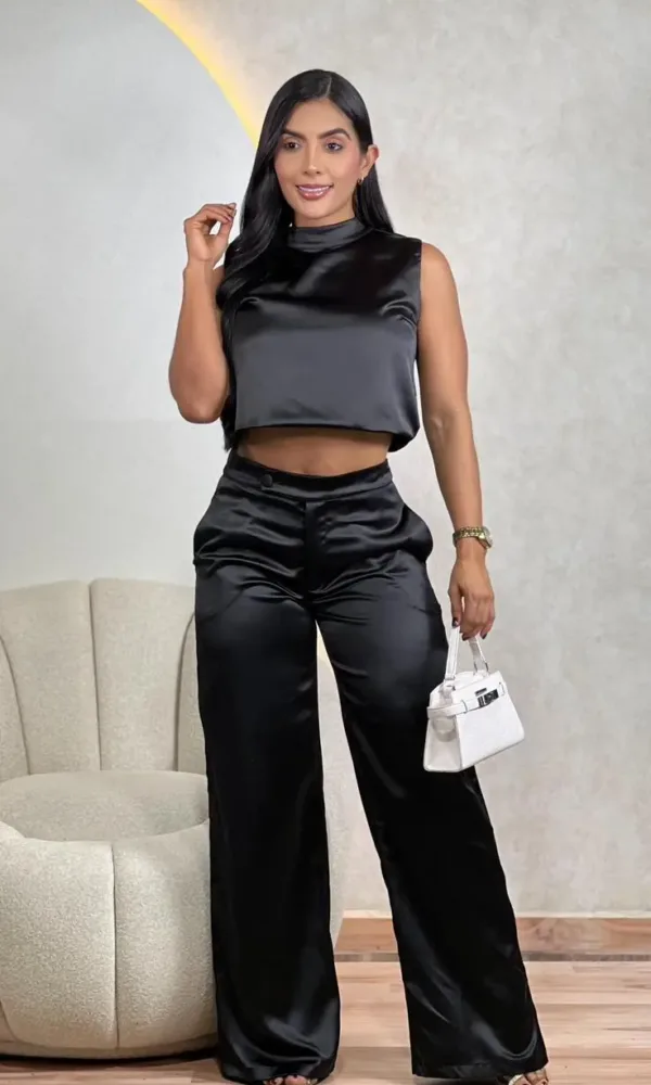 Conjunto pantalón y blusa satín cuello redondo