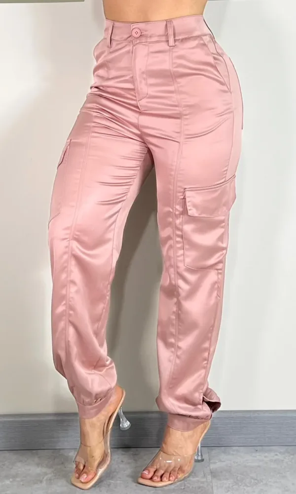 Pantalón cargo satinado